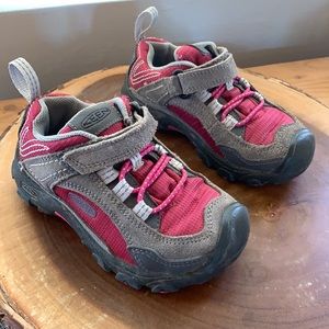 Kids Keen hiking/trail shoes size 9